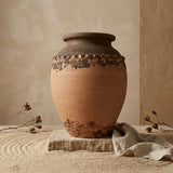 Vaso terracota artesanal  EXC 36, handmade em Portugal. Organic Decor; Design de interiores sustentável; design biofílico; Decoração orgânica; Decoração wabi-sabi, farmhouse, Japandi, minimalista, mediterrânica. Mediterranean Style;