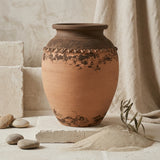 Vaso terracota artesanal  EXC 36, handmade em Portugal. Organic Decor; Design de interiores sustentável; design biofílico; Decoração orgânica; Decoração wabi-sabi, farmhouse, Japandi, minimalista, mediterrânica. Mediterranean Style;