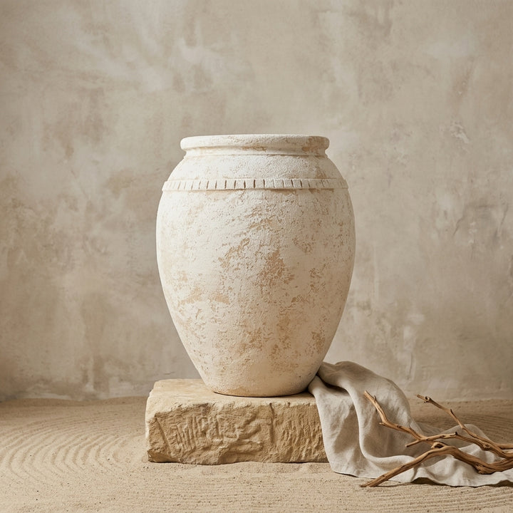 Vaso terracota artesanal Luma D feito à mão Portugal, decoração wabi-sabi, minimalista, rústico, mediterrânico, Japandi e farmehouse. Decoração e design de interiores; decoração e design biofílico; ORGANIC DECOR;
