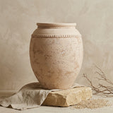 Vaso terracota artesanal Luma I, artesanalmente feito em Portugal. organic decor; Mediterranean Style House; Decoração orgânica, decoração wabi-sabi, minimalista, rústica, mediterrânica, cottagecore e farmhouse . Decoração e design de interiores; decoração e design biofílico; 