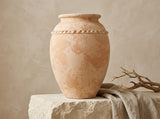 Vaso terracota artesanal Tamar H feito à mão Portugal. Decoração Orgânica; Design biofílico; Decoração sustentável; Decoração estilo wabi-sabi, minimalista, rústico, mediterrânico, Japandi e farmehouse. Decoração de interiores; MEDITERRANEAN HOUSE DECOR