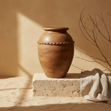 Vaso terracota artesanal RÚSTICO X. Feito à mão em Portugal com inspiração nos estilos minimalista, rústico, mediterrânico, Japandi, estilo wabi-sabi e farmehouse.   Design biofílico; Decoração de interiores e exteriores
