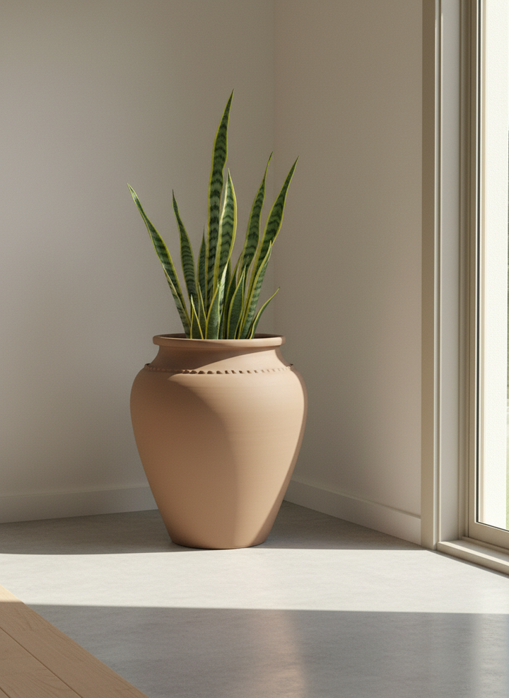 Vaso terracota artesanal Kora A feito à mão Portugal, decoração wabi-sabi, minimalista, rústico, mediterrânico, e outras. Decoração e design de interiores; decoração e design biofílico; 