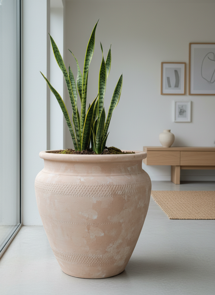 Vaso terracota artesanal Alura B feito à mão Portugal, decoração Japandi, minimalista, rústico, mediterrânico, cottagecore, farmhouse. Decoração e design de interiores; decoração e design biofílico;