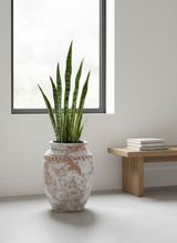 Vaso terracota artesanal Tamar B feito à mão Portugal, estilo wabi-sabi, minimalista, rústico, mediterrânico, Japandi e farmehouse. Decoração de interiores;  design biofílico;