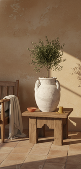Vaso terracota artesanal Poteh C feito à mão Portugal. Decoração natural e sustentável nos estilos Japandi, minimalista, rústico, farmhouse e moderno e wabi-sabi. Design de interiores; design biofílico;