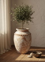 Vaso terracota artesanal Tamar B feito à mão Portugal, estilo wabi-sabi, minimalista, rústico, mediterrânico, Japandi e farmehouse. Decoração de interiores;  design biofílico;
