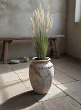 Vaso terracota artesanal Tamar B feito à mão Portugal, estilo wabi-sabi, minimalista, rústico, mediterrânico, Japandi e farmehouse. Decoração de interiores;  design biofílico;